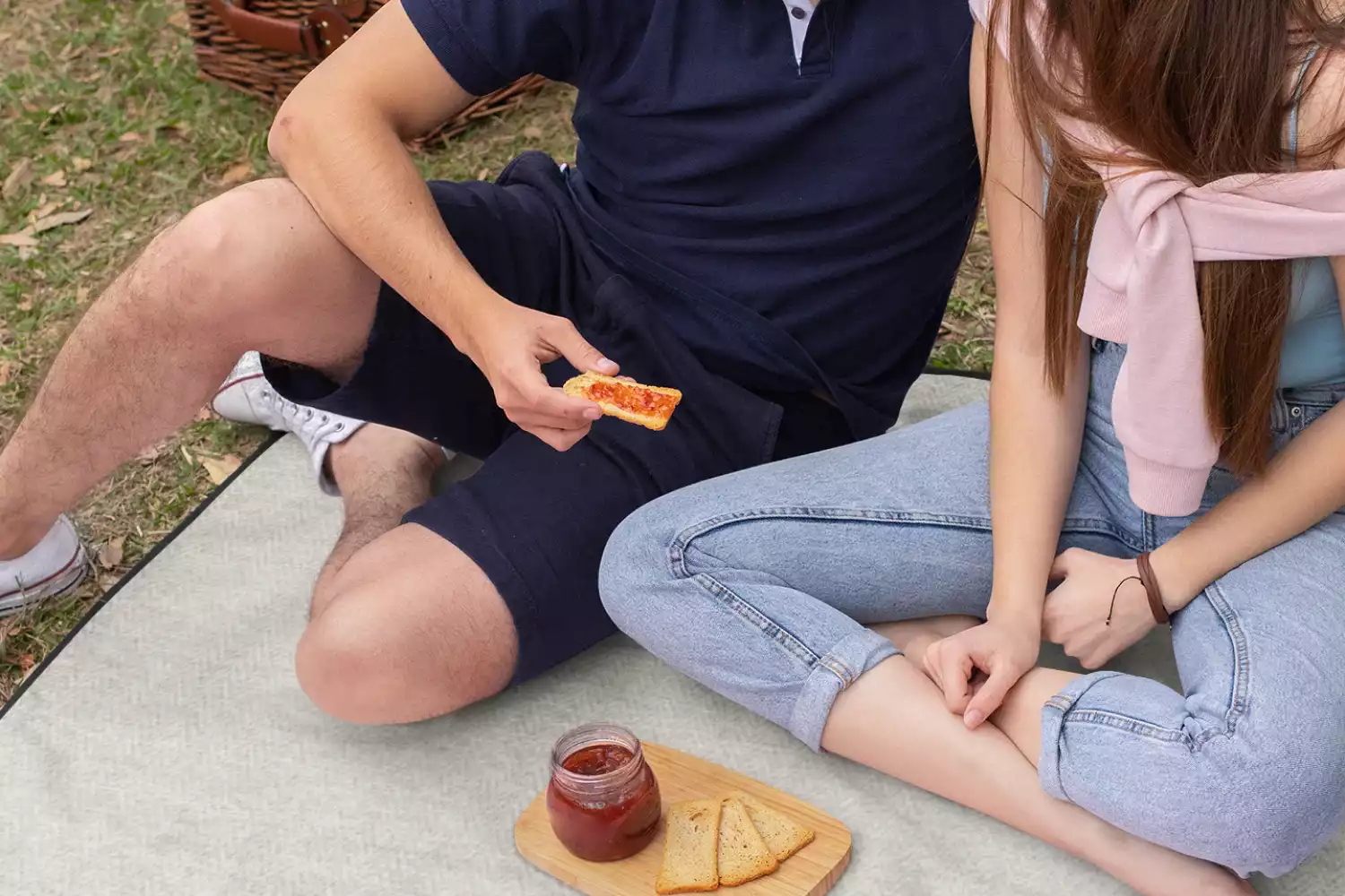 picnic blanket that folds into a bag